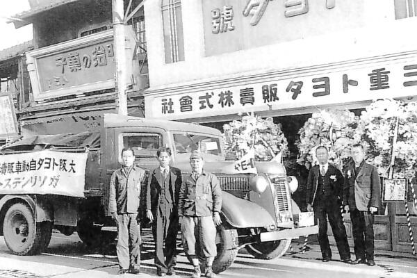 三重トヨタ販売に社名変更後 立ち寄った大阪トヨタのガソリンテスト車