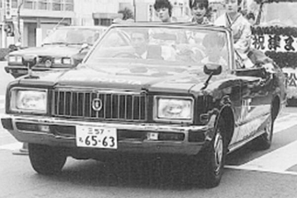 三重トヨタ所有のクラウンオープンカー完成